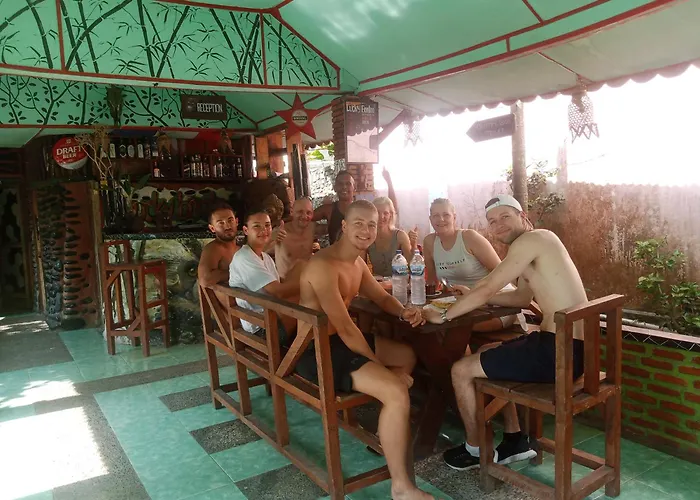 Lucky Bamboo\'Bungalows-Resto And Orangutan Jungle Trekking Tours