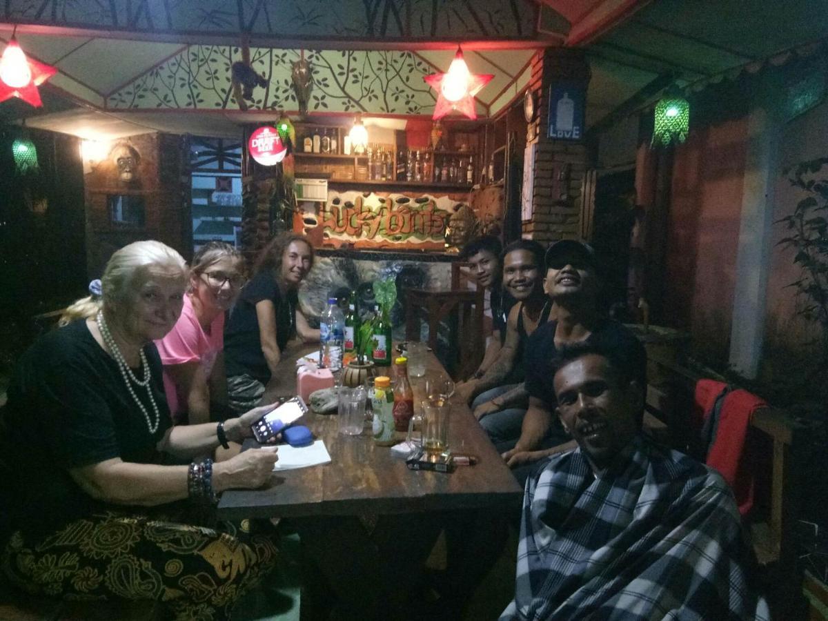 Country house Lucky Bamboo'bungalows-resto And Orangutan Jungle Trekking Tours