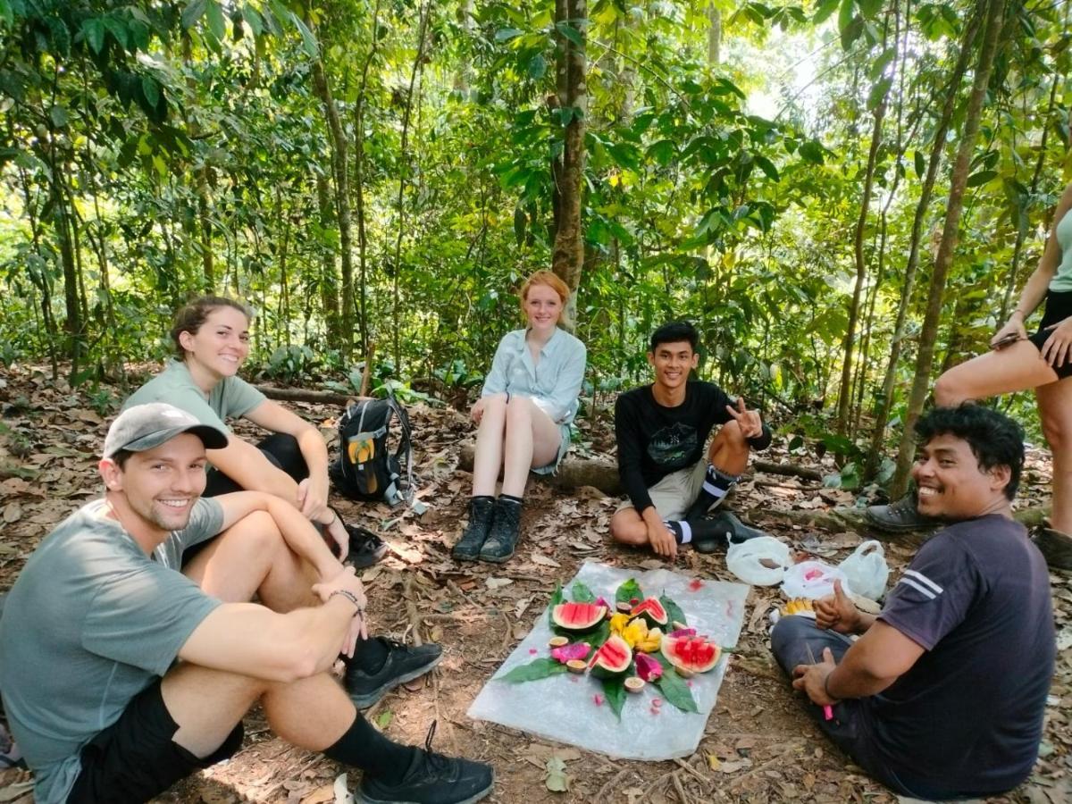 Lucky Bamboo'bungalows-resto And Orangutan Jungle Trekking Tours Country house Bukit Lawang