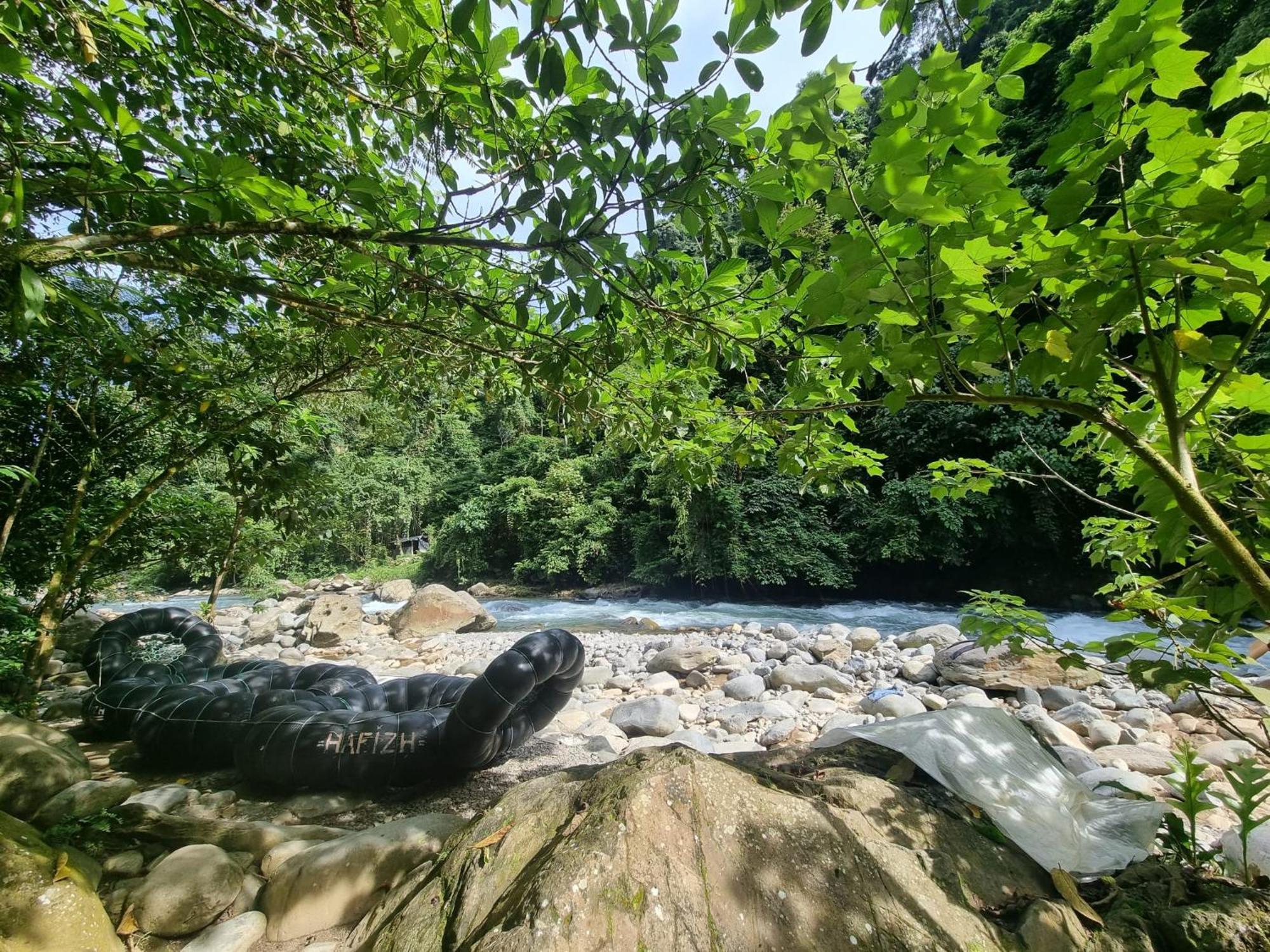 Lucky Bamboo'bungalows-resto And Orangutan Jungle Trekking Tours * Bukit Lawang