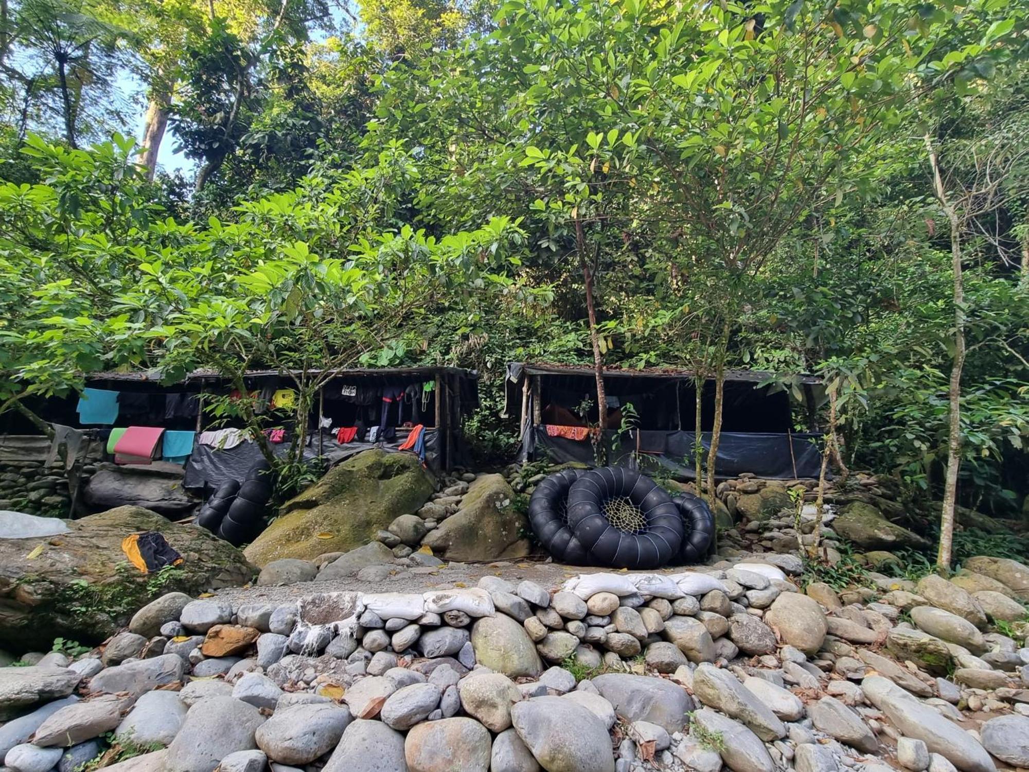 Lucky Bamboo'bungalows-resto And Orangutan Jungle Trekking Tours * Bukit Lawang