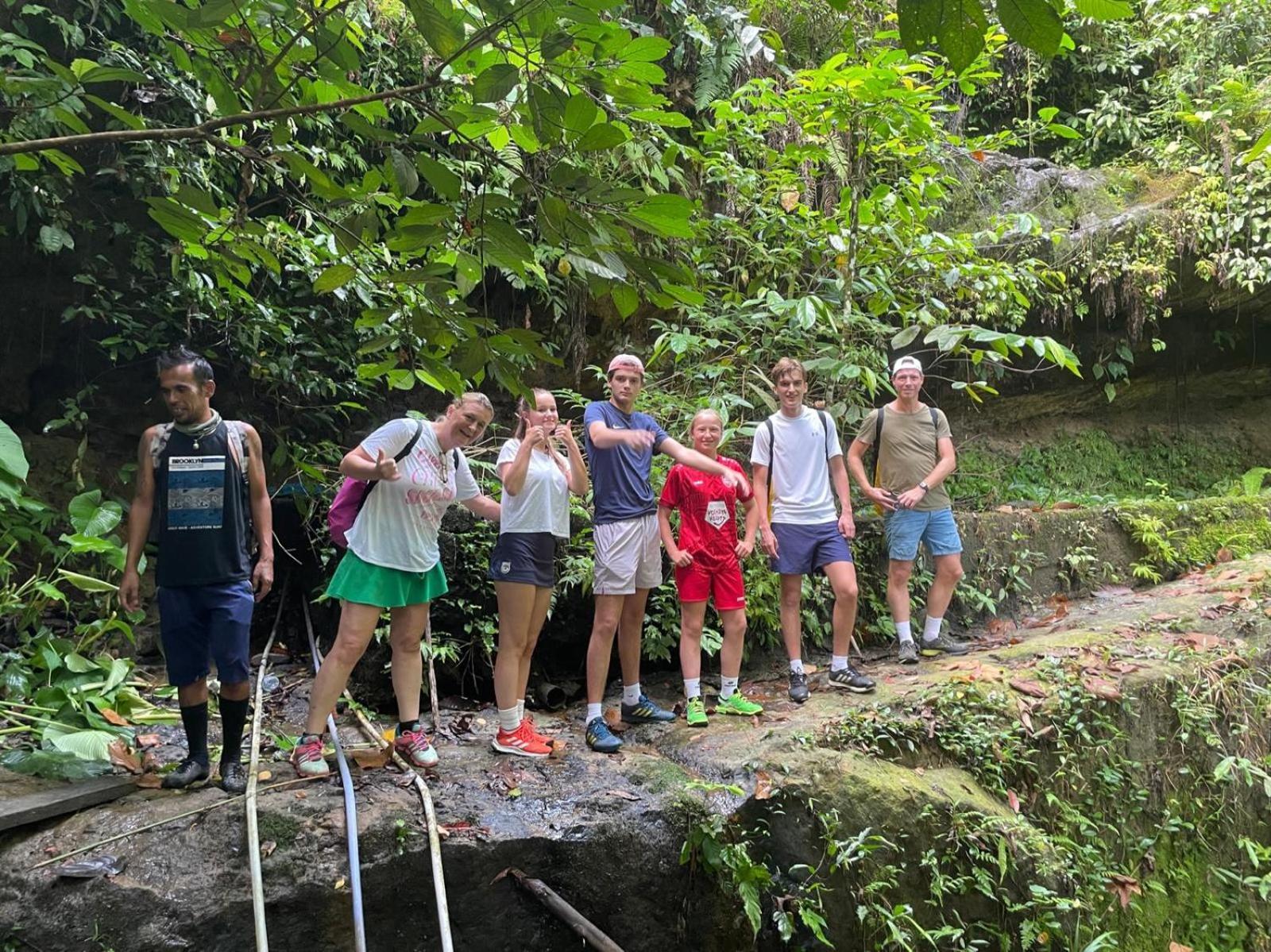 Lucky Bamboo'bungalows-resto And Orangutan Jungle Trekking Tours Country house